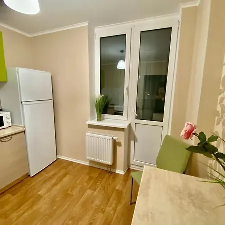 у 2 хвилинах від метро нова супер видова Apartment *