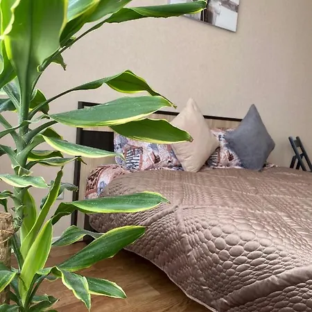 у 2 хвилинах від метро нова супер видова Apartment *